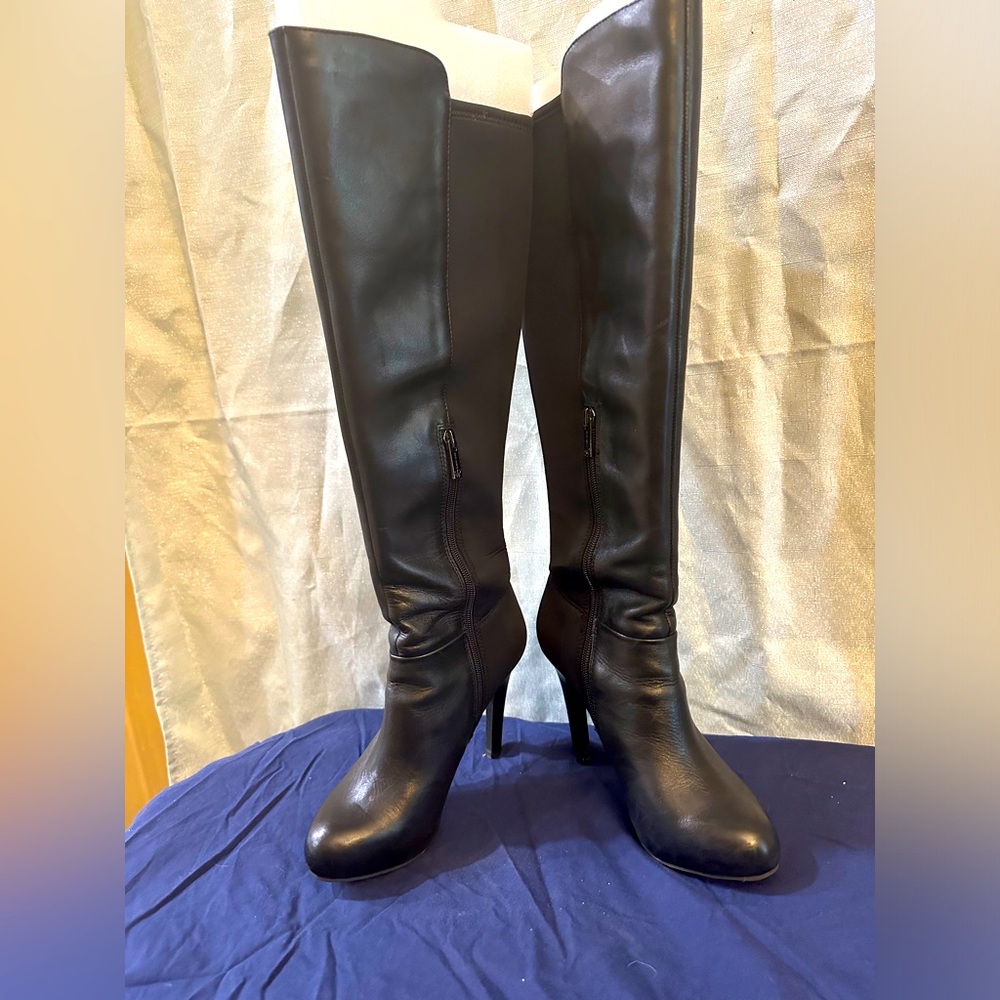 Jessica Simpson women’s tall black leather heeled boots. Size: 6.5M
